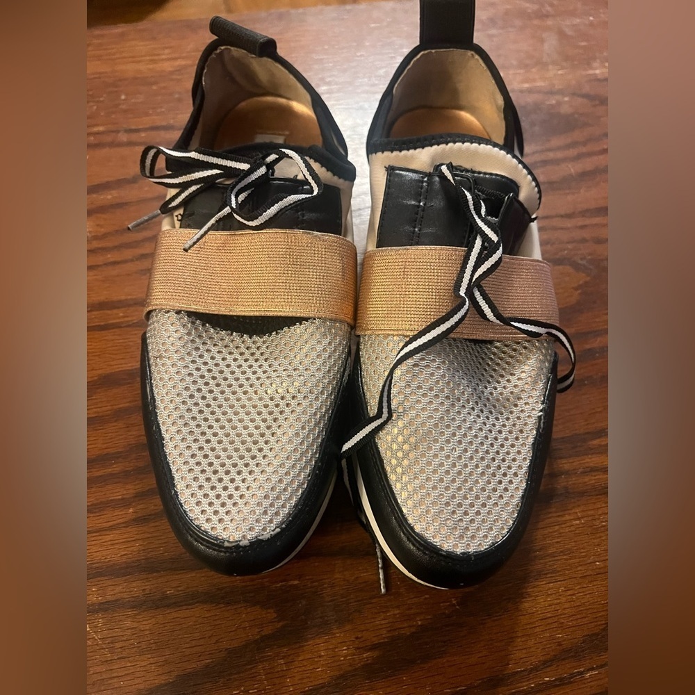 Steve Madden Black and Tan Mesh Sneakers